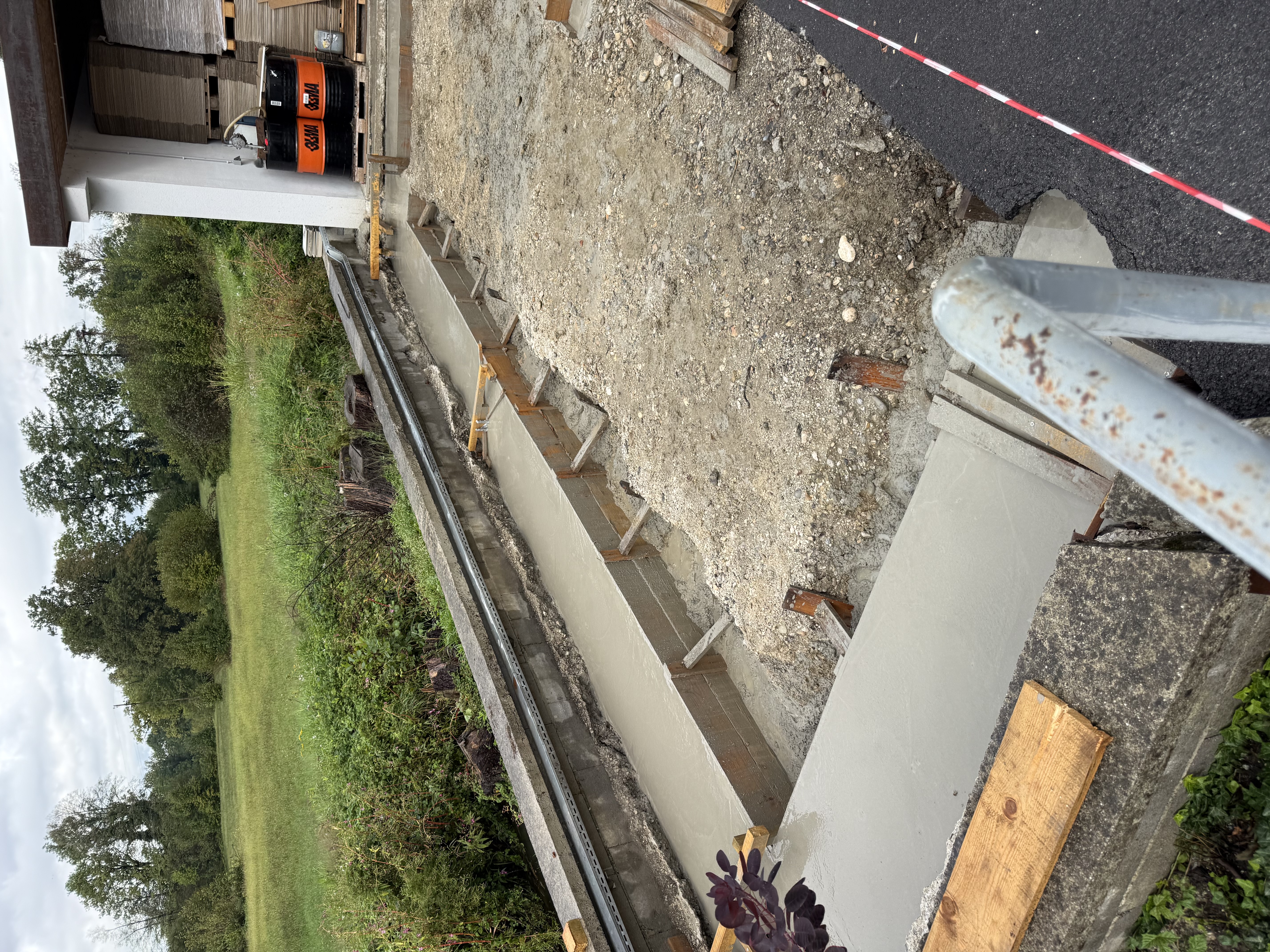 Betonska dela ob objektu